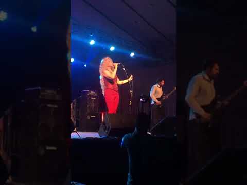 Ana Gazzola (RS-USA) abrindo o palco Flor de Lis.  21.11.2019 Vídeo: Juliana Viganó