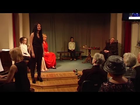 Kristīne Timermane dzied „Betas dziesmiņu".