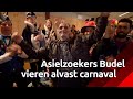 Het asielzoekerscentrum in Budel ging helemaal los tijdens een eigen carnavalsfeestje