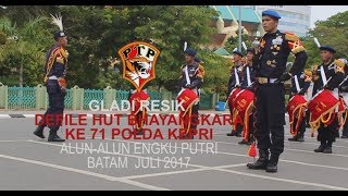 Download lagu Aksi Memukau Drumband Satpam Chanka Putra Perkasa saat Gladi Resik HUT Bhayangkara ke 71 Polda Kepri mp3