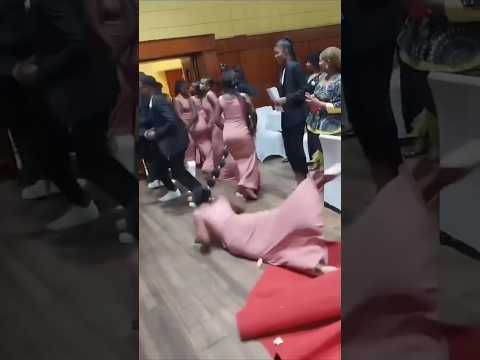 Demoiselle D’honneur Tomber En Dansant au Mariage #demoiselledhonneur #danse #youtubeshorts #mariage