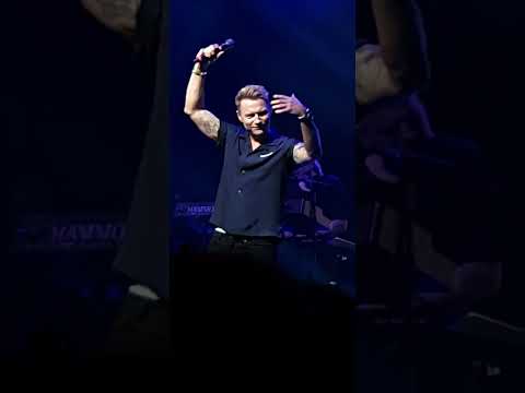 Ronan Keating Live in Dubai....watch till the end to see his impressive vocal skills