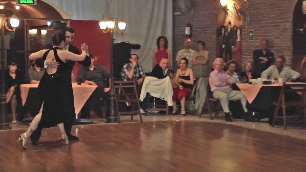 Paola Sanz y Facundo de la Cruz - Milonga-Octubre 2013 Soñemos Milonga