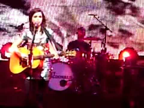 Amy Macdonald   Footballer`s Wife  ( live )