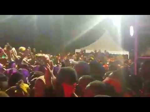 RASCO SEMBO AKIIMBA WIMBO WAKE KADAKWA KWA STEJI.