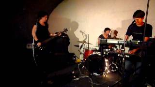 First Fatal Kiss (full concert): 7. Weinstein Cries (Snakkerdu Densk Cover) (Boro, Brno, 23/9/2011)