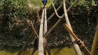 preview picture of video 'Traditional bamboo bridge.'