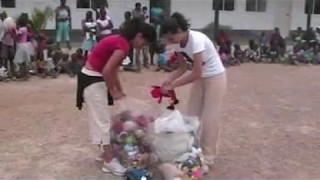preview picture of video 'l'Africa che non si appartiene in Angola - 2007 (Parte 2)'