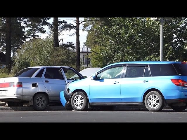 Пенсионер попал под "мерседес"