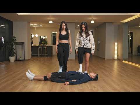 2 sexy girl trample man#trample 