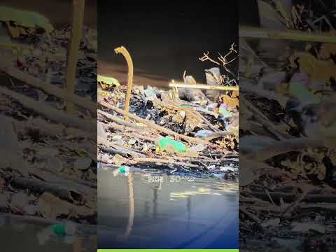 Um vídeo produzido com drone registrou o Rio Tietê coberto por uma extensa camada de espuma