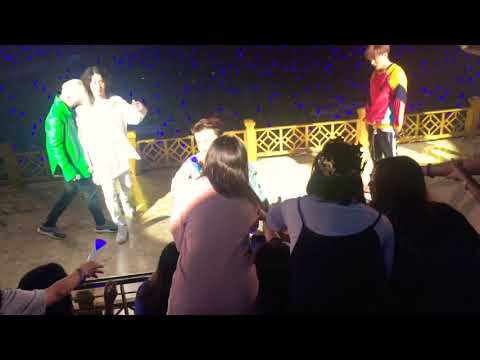 (Fancam) 180128 Bonamana super show 7 in BKK Heechul kiss the hand lucky fan