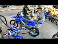 MIXING 2 STROKE AT THE GAS STATION IN MIAMI COPS AROUND