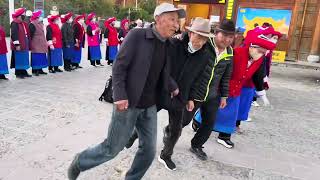 Dukezong Ancient Town In Shangrila Offers Great Opportunities For Souvenirs & Tibetan Culture.