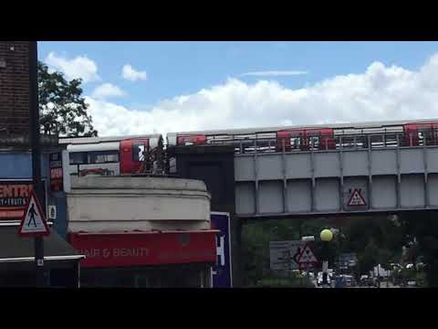 Jubilee line leaving at Queensbury