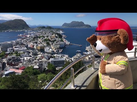 Brannbamsen Bjørnis på jobb i Ålesund