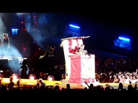 Robbie Williams - Strong Live at München Olympiastadion 07.08.2013 [HD&HQ]