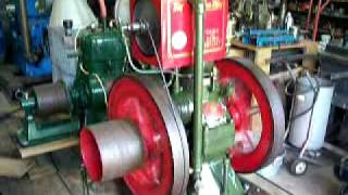 preview picture of video 'New Way type C 3 1/2 horse hit & miss flywheel stationary engine'