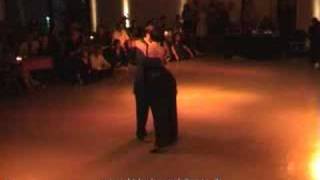 Marcelo Varela y Analia Vega bailando con el Tango Poema