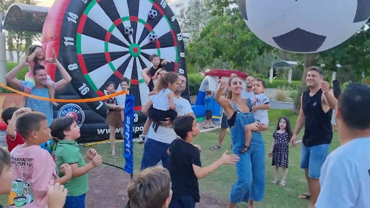 כדור ענק הורים נגד ילדים