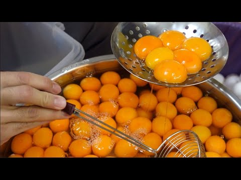 Giant jiggly cheese cake made with 100 eggs - Taiwanese Street Food