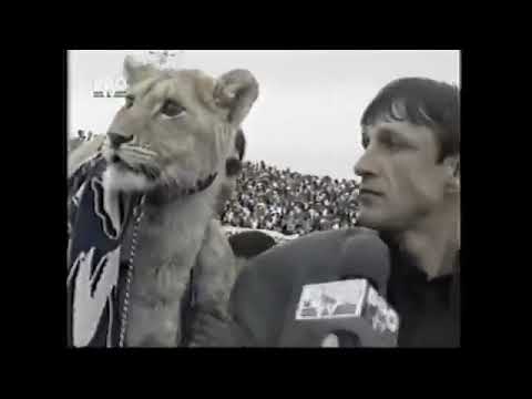 The coach Emil Sandoi with the Lion. Universitatea Craiova's mascot. Liga 1 Romania 1999 😀 🦁