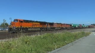 preview picture of video 'Planes on Trains! BNSF ES44C4 6710 at Mukilteo, WA (13-07-09)'