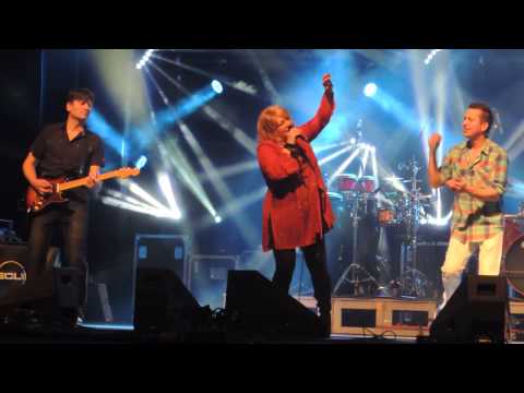 Věra Špinarová & Petr Bende - Smutný rána - Tour 2013 Třinec 9.4.2013