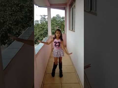 Batidão Oficial- Simone e Somaria Loka feat Anitta (Paola dançando) criança 