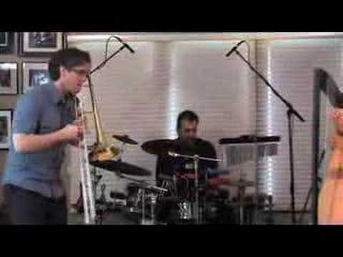 Edmar Castañeda Trio performance, Cuarto de Colores