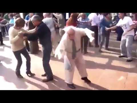 Gammel mand danser