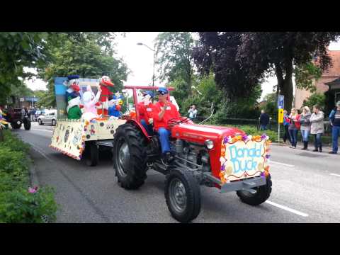 Versierde wagens Niekerk
