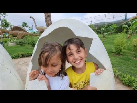 Nawaf with the girls! Lana's ice creams!