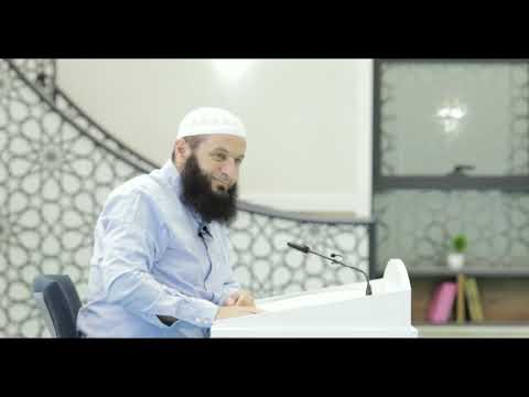 Si duhet të kthehet selami, nëse je në namaz? | Hoxhë Sadullah Bajrami