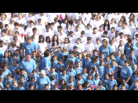 Ettelbrücker Schulkinder singen die "Heemecht"