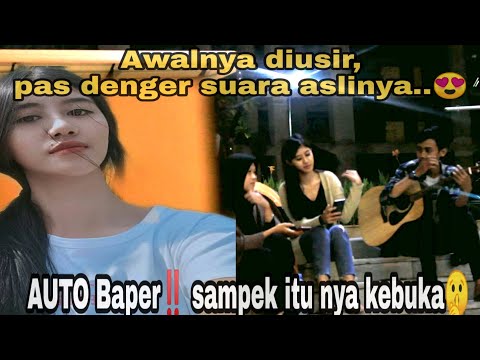 prank-suara-fals-cwek-cantik-lagi-galau-bikin-meleleh-itu-nya-auto-baper