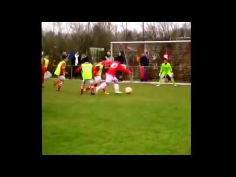 Quincy de Fretes scoort voor sv Jong Ambon