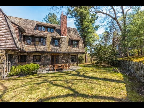 14 Percy Rd, Lexington MA | Elizabeth Crampton | Tel 781-389-4400 | Fine New England Living
