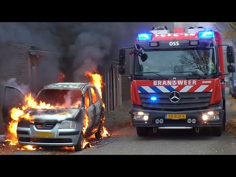 Osse Brandweer komt met spoed ter plaatse bij een autobrand aan de Leliestraat in Oss