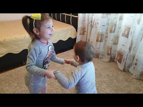 Head, shoulders, knees and toes cu Nicoleta si Sara)) Video for kids