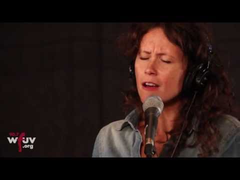 Sarah Lee Guthrie & Johnny Irion - "Circle of Souls" (Live at WFUV)