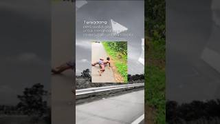 Download lagu Terkadang perlu sedikit gila, untuk menghadapi dunia yg penuh sandiwara. #storywa #shortvideo mp3