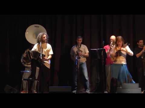 EL TIERRAL Y LA CASIMIRO BRASS - EN EL FUNERAL DEL RIO