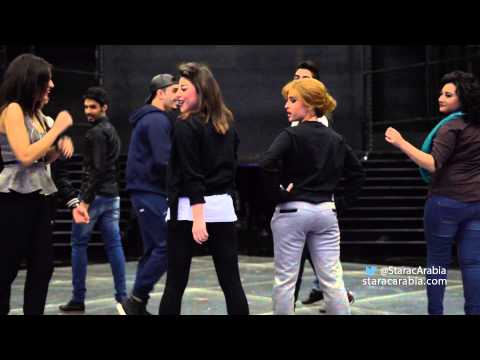 الطلاب قبل دقائق من اطلالتهم على مسرح ستار اكاديمي 10 برابم 10 Star Academy 10 Backstage Prime 10