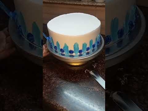 vanila cake decoration