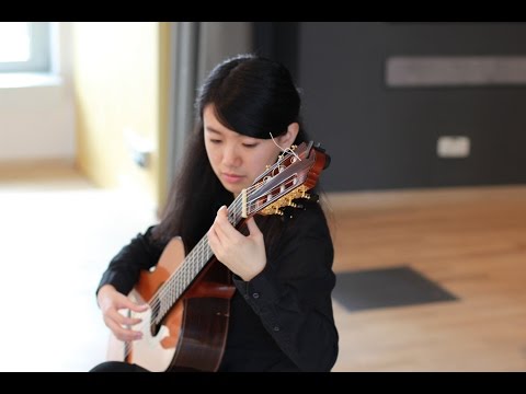 Liying Zhu plays Una limosna por el amor de Dios by Agustìn Barrios Mangorè on a 2013 A. Müller