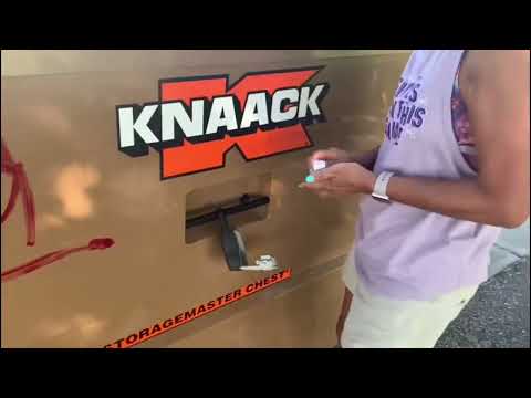 KNAACK - How to Lock and Unlock StorageMaster Piano Box