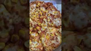 DOMINOS or PIZZA HUT 🍕| FoodOmatic | Vanshika Dwivedi #shorts #pizza #dominos