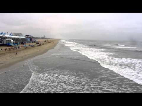 2012 Nike US Open of Surfing - Huntington Beach, CA - Waves Crashing & Spectators 7:51 AM