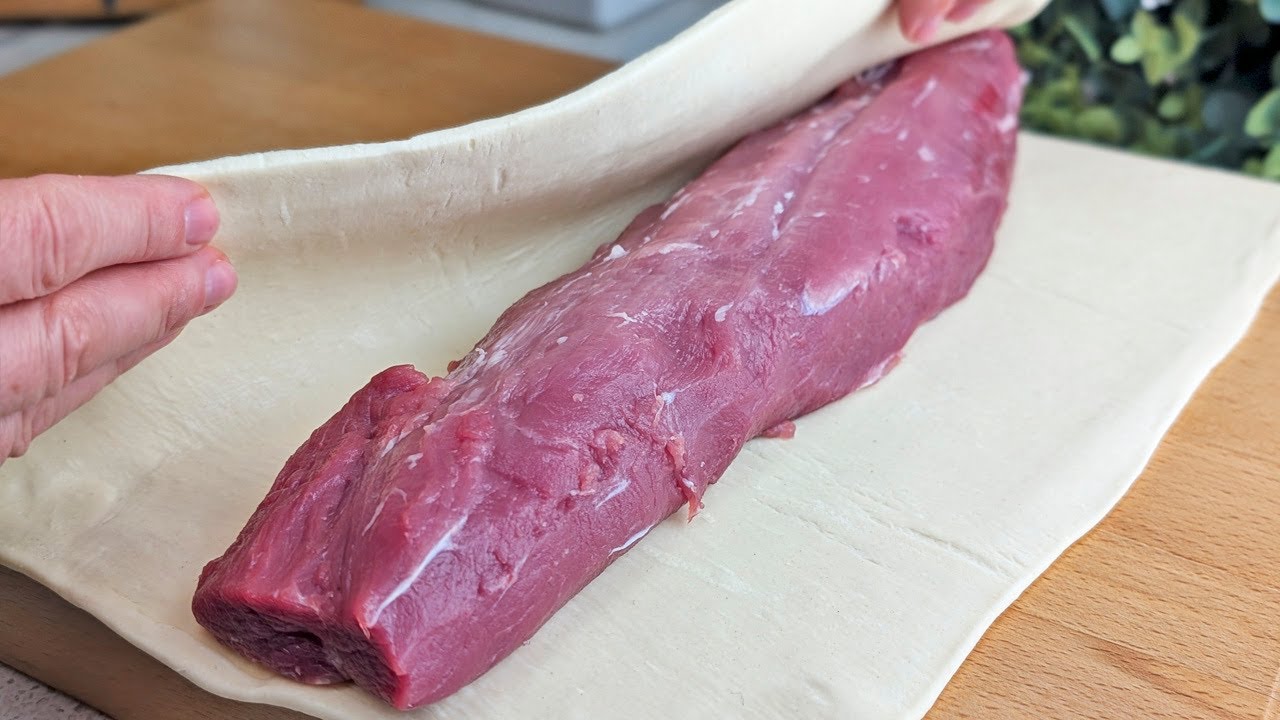 Simply wrap the meat in puff pastry and surprise your guests! Cheap and great